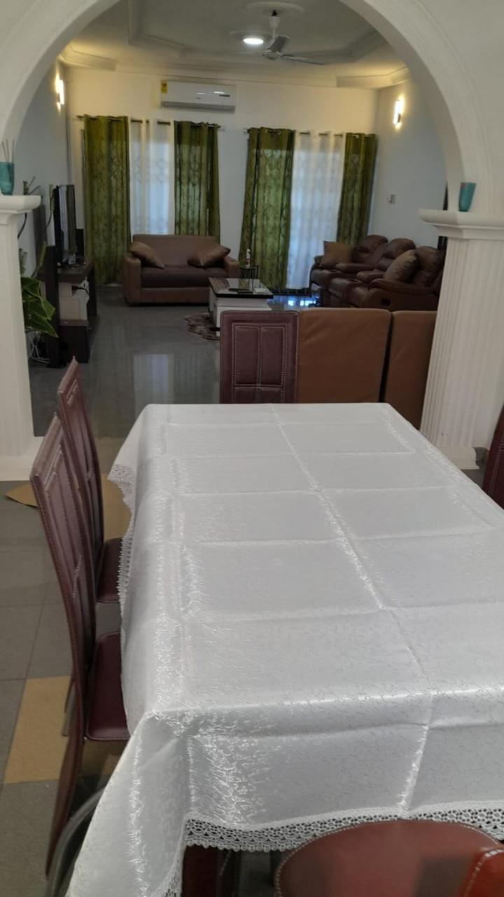 2, 4 bedroom house family or elderly office good roads pool, Accra