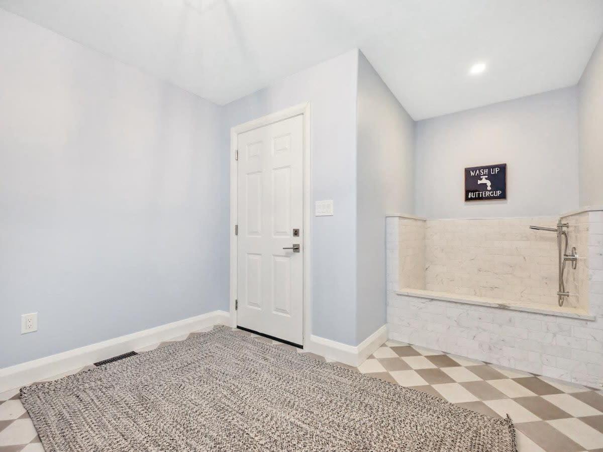 2, Gorgeous private retreat with hot tub, Lanark