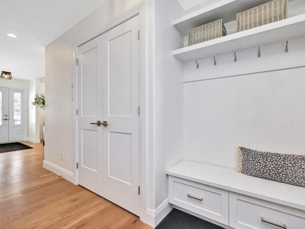1, Gorgeous private retreat with hot tub, Lanark