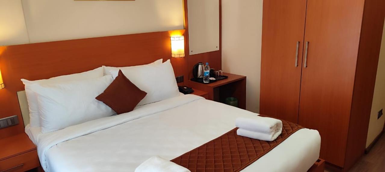 3, HOTEL SAHARA INN, Thrissur