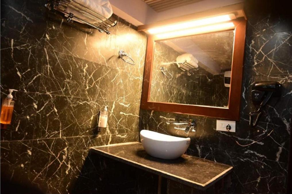 2, Hotel Badri, Chamoli