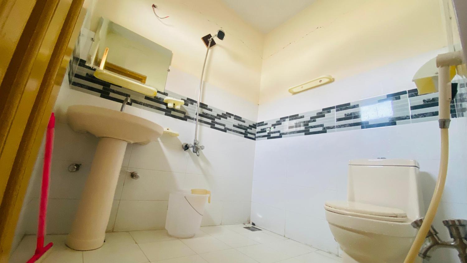 Bathroom 2, Vantage Lodge, Northern Areas