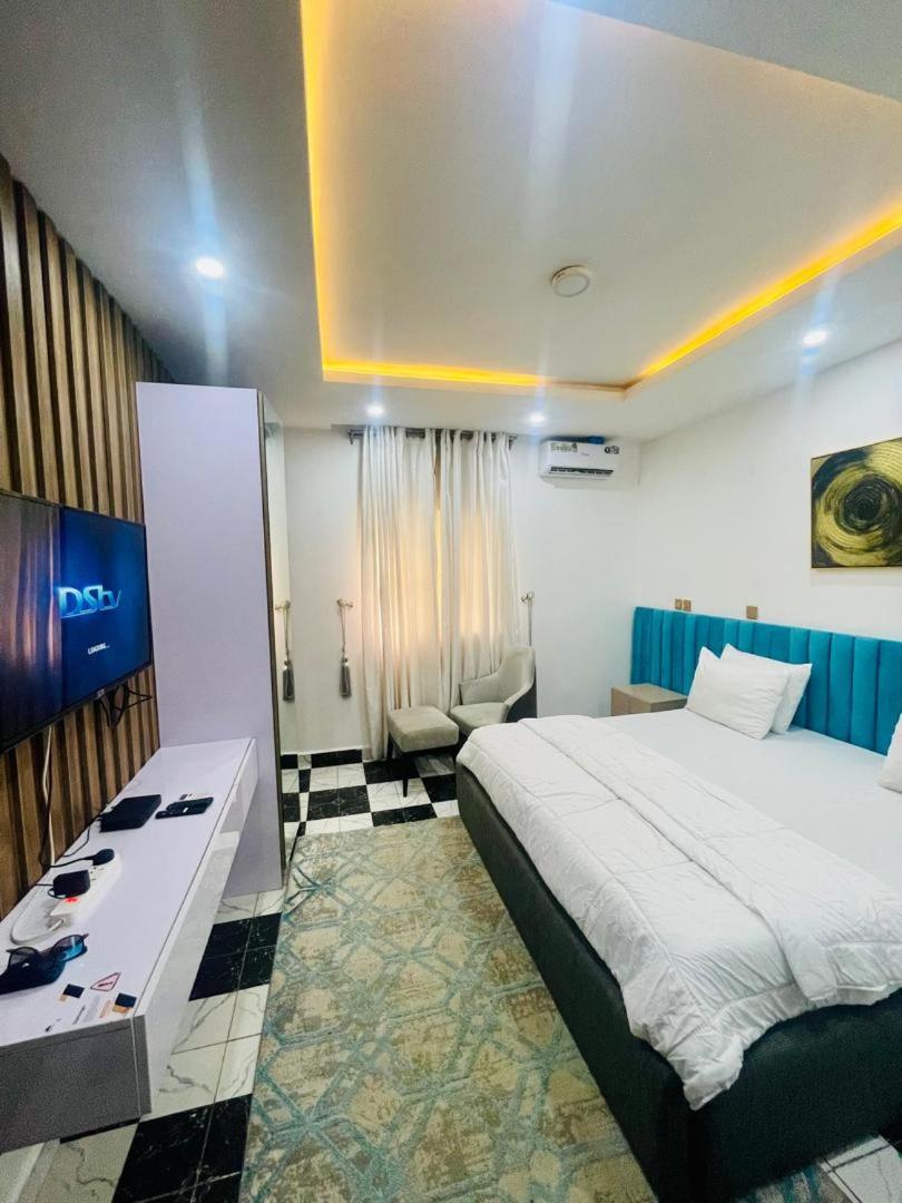 4, Villa Vista, AbujaMun