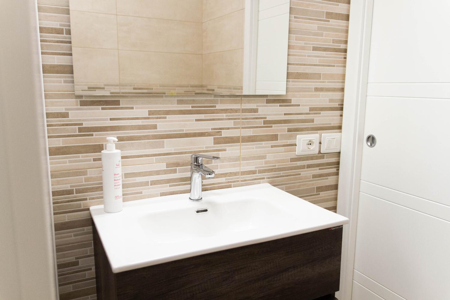 Bathroom 2, Villetta San Giorgio by Wonderful Italy, Agrigento
