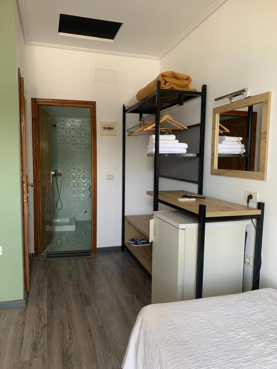 Bathroom, Vila Onhezmi, Sarandës