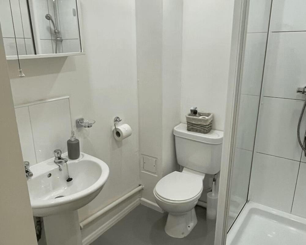 Bathroom 3, For Students Only Private Rooms with Shared Bathroom at Queens Court in Leicester, Leicester