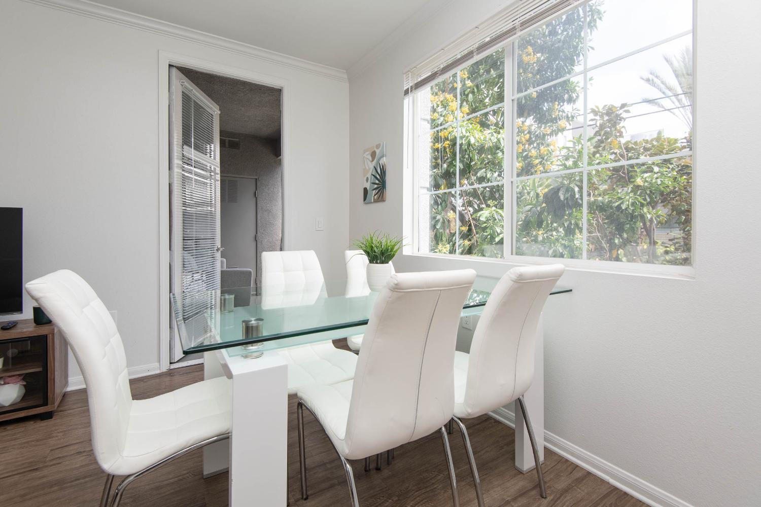 3, Two Bedroom Sleeps 6 with Free Parking near Boating, Los Angeles