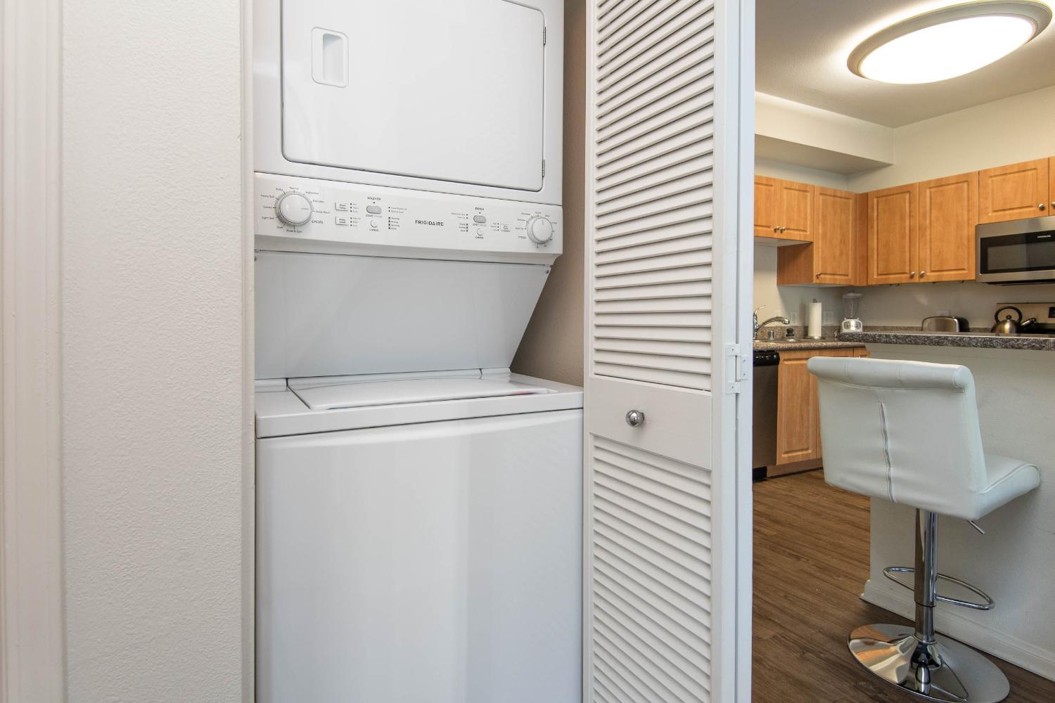5, Two Bedroom Sleeps 6 with Free Parking near Boating, Los Angeles