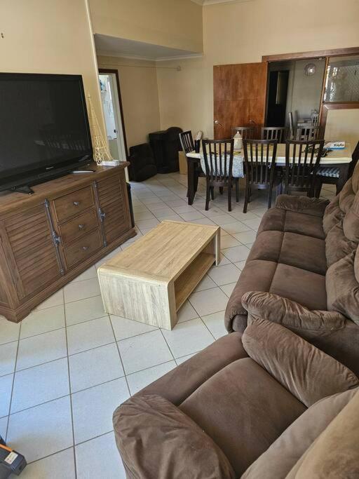 3, Central to town - Vintage and cosy entire home, Geraldton