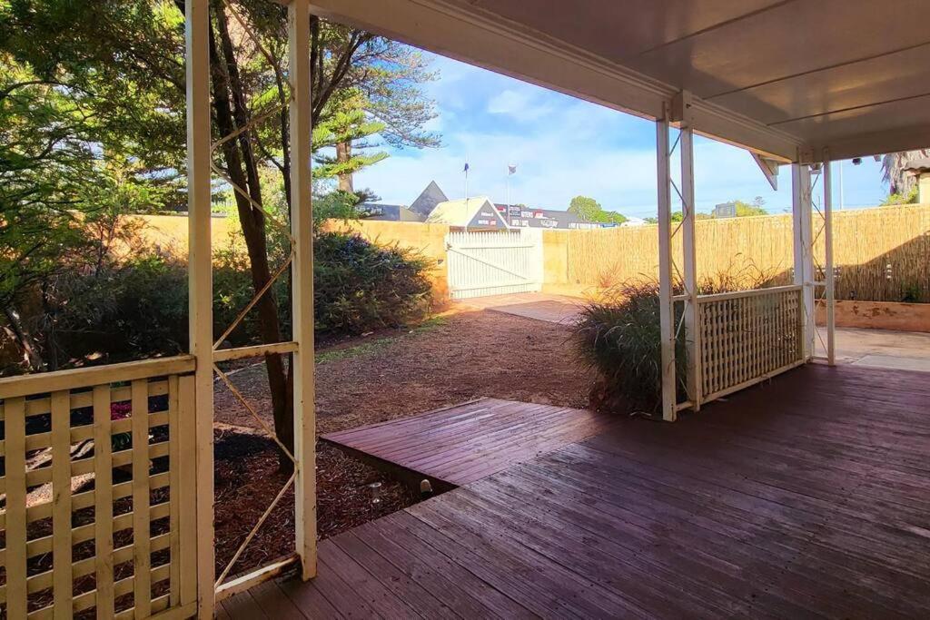 1, Central to town - Vintage and cosy entire home, Geraldton