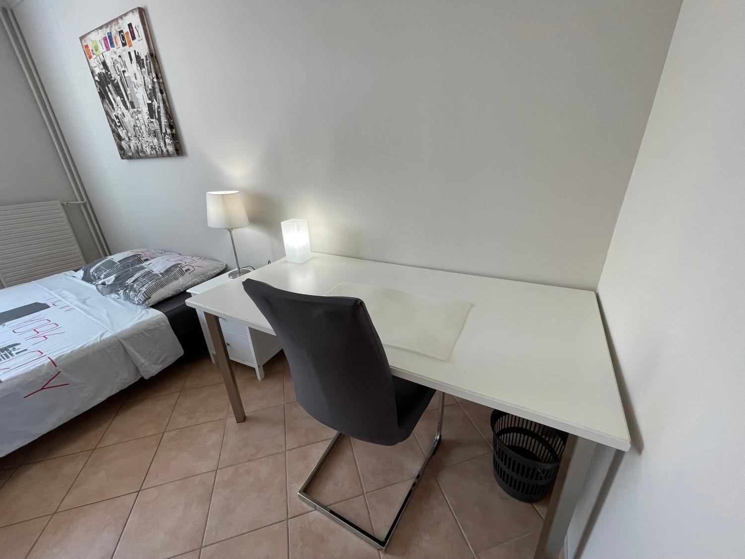 5, Chambre Privee en colocation dans un appartement Vaulx en Velin Centre, Rhône