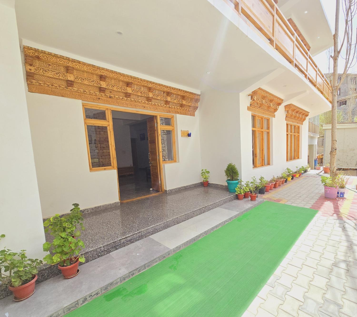 4, Mujoo Guest House, Leh