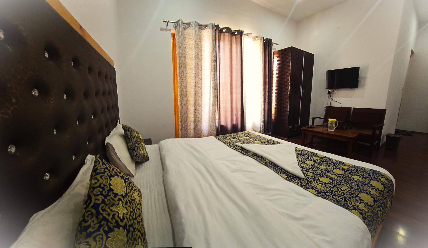 3, Mujoo Guest House, Leh