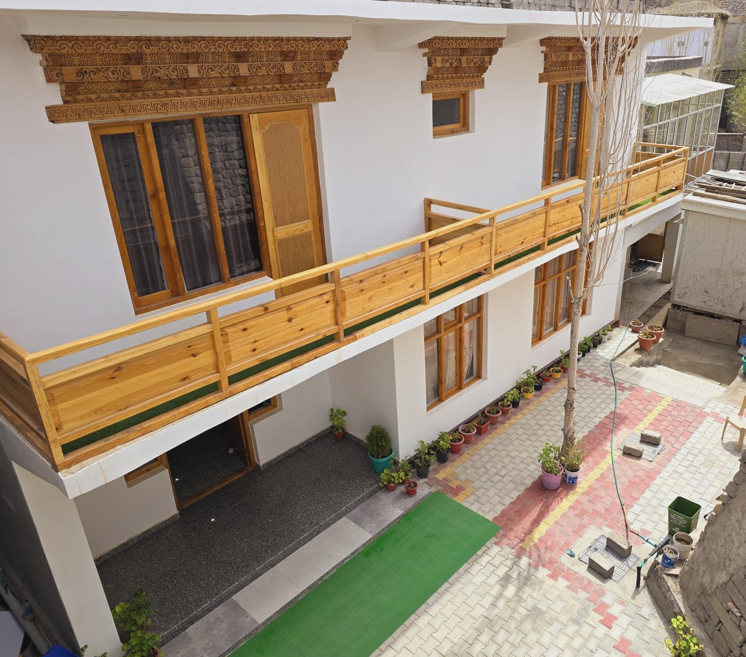 2, Mujoo Guest House, Leh
