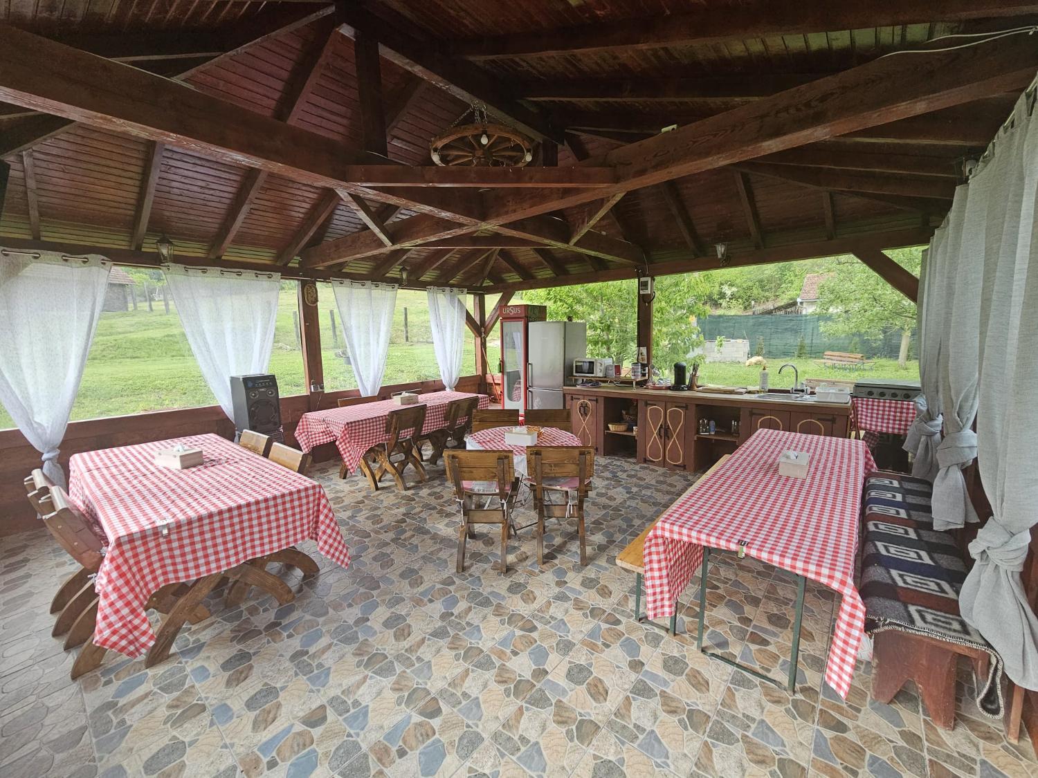 4, Casute la "Doi pasi de Castel", Hunedoara