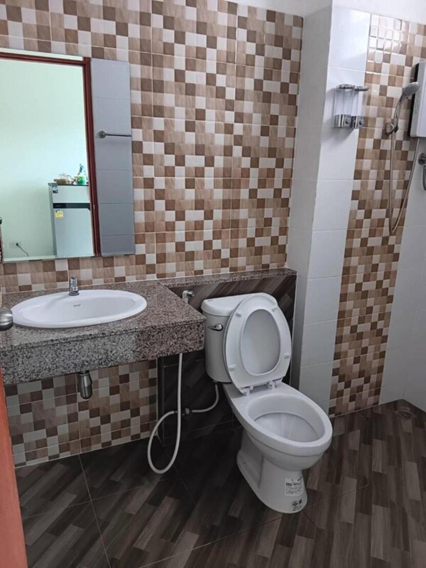Bathroom 3, โรงแรมนราพัตรา, Muang Narathiwat
