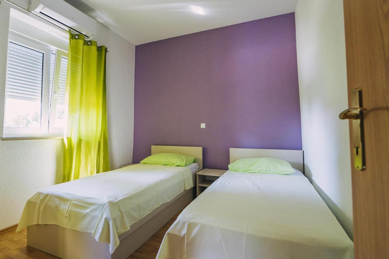 5, Apartments with free private parking, Baška Voda