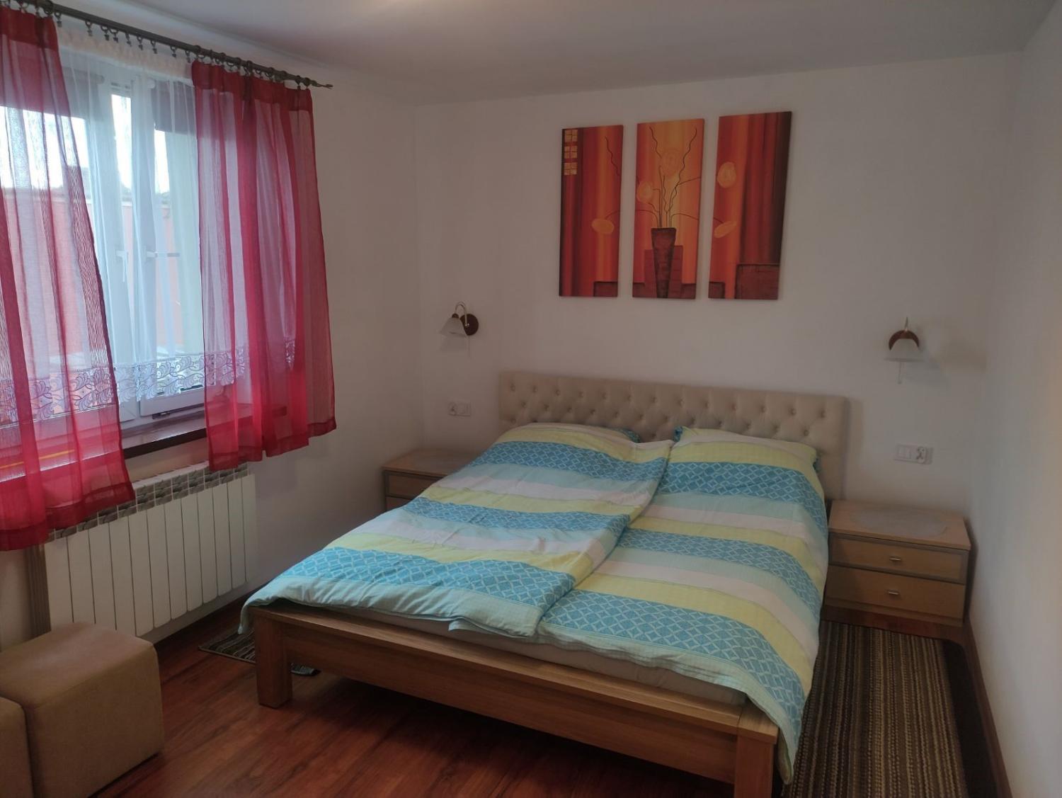 4, Pod Modrzewiem, Milicz