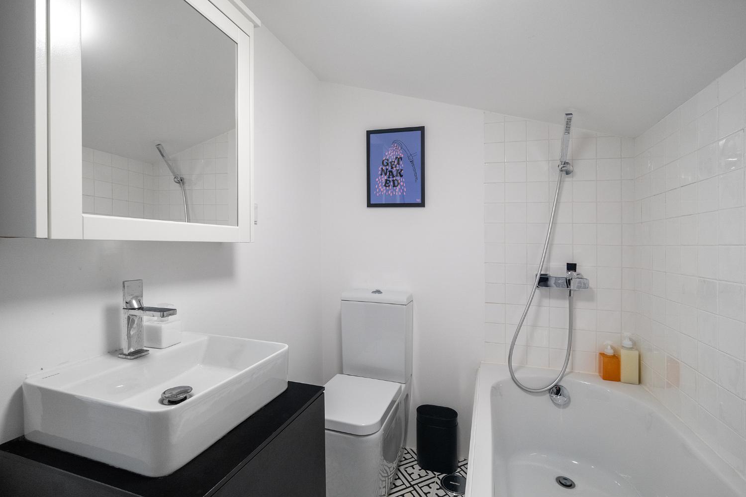 Bathroom 2, WHome Lisbon's Heartbeat Your Premier Address for Explorers, Lisboa