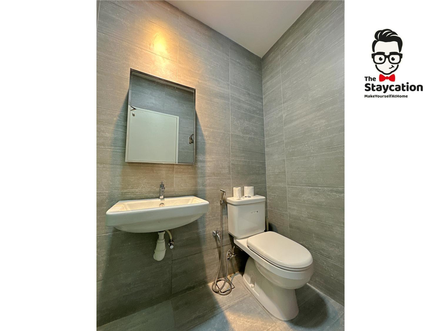 Bathroom 1, Staycation Homestay 19 Riverine Petanak Apartment, Kuching