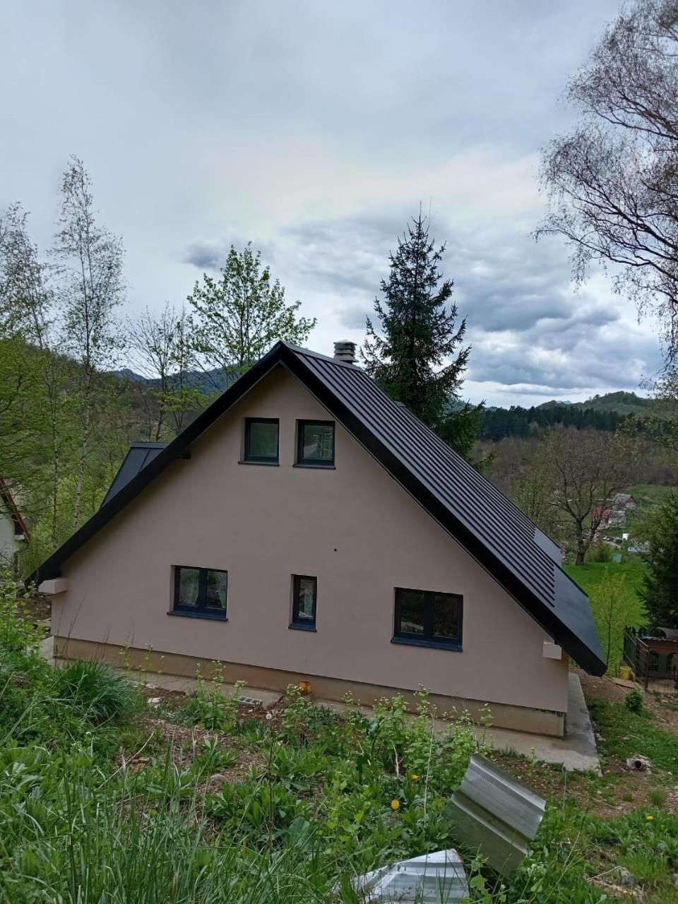 4, Mountain Mosaic Apartments