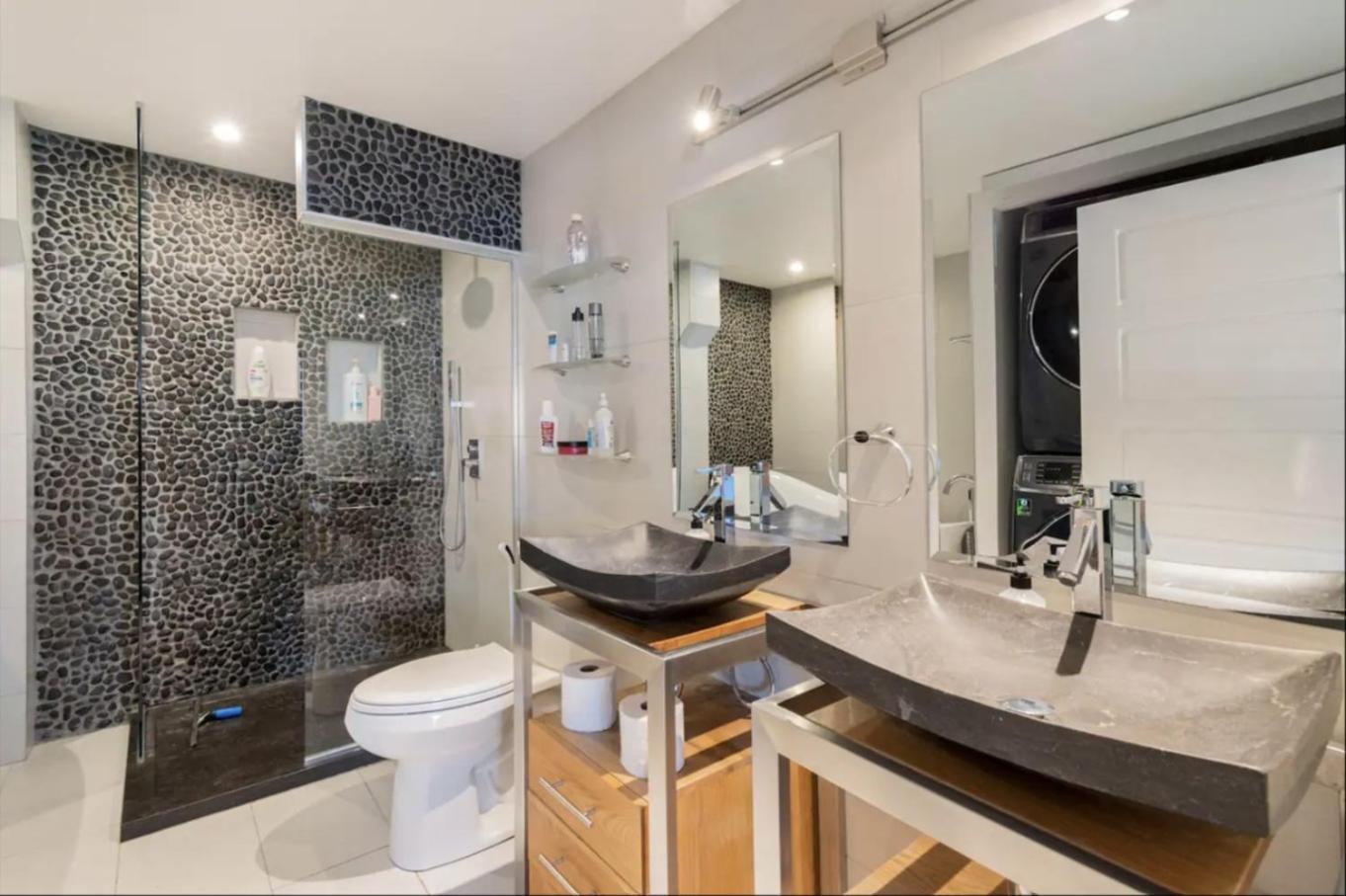 Facilities 5, le2215, Montréal