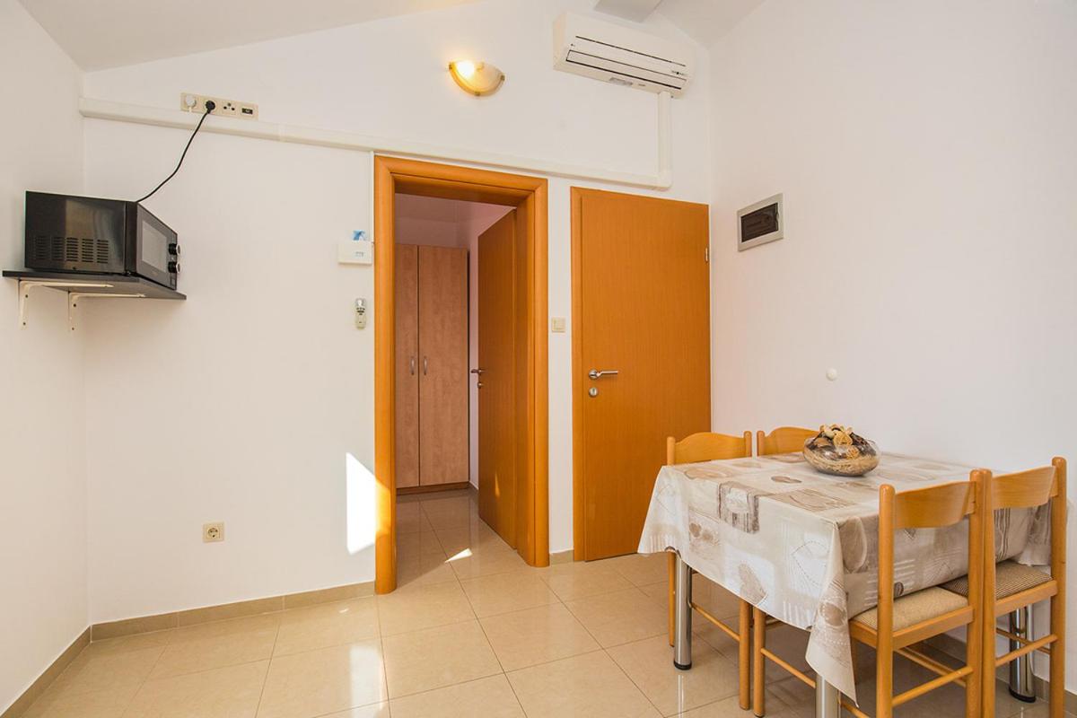 Facilities 5, Apartments Sandra, Pag