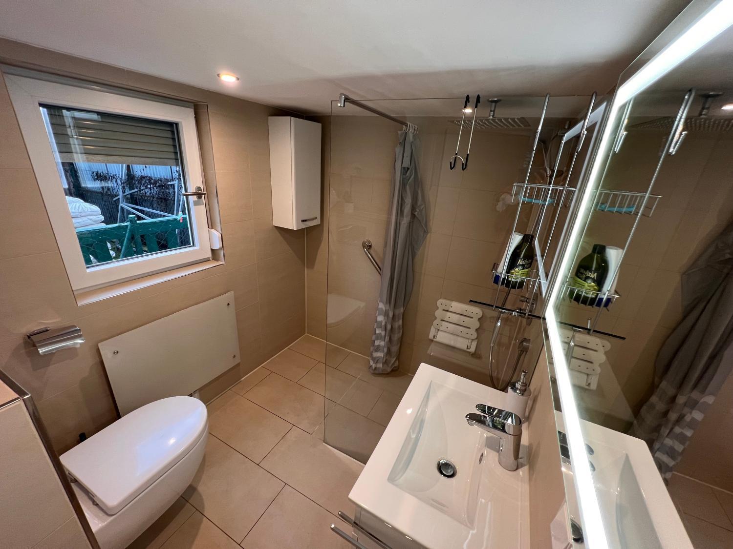 Bathroom 2, Monteurunterkunft fur 8 Personen nahe Ulm, Alb-Donau-Kreis