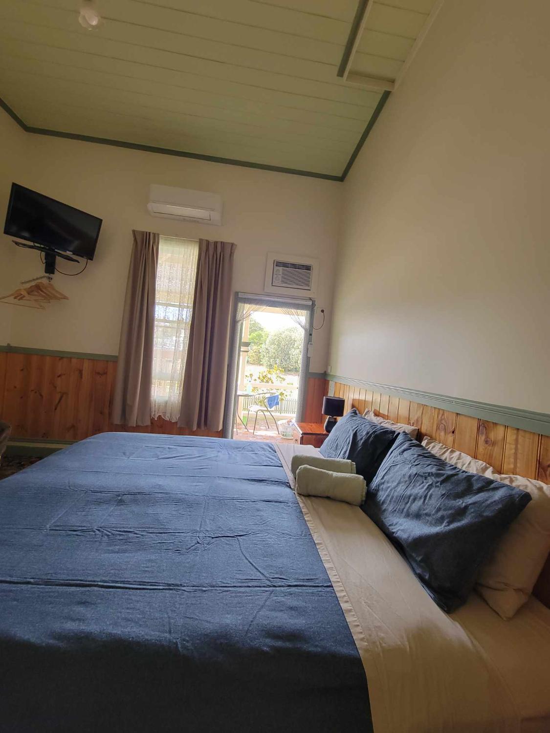 Others 4, Snug as a Bug Omeo, E. Gippsland Bal