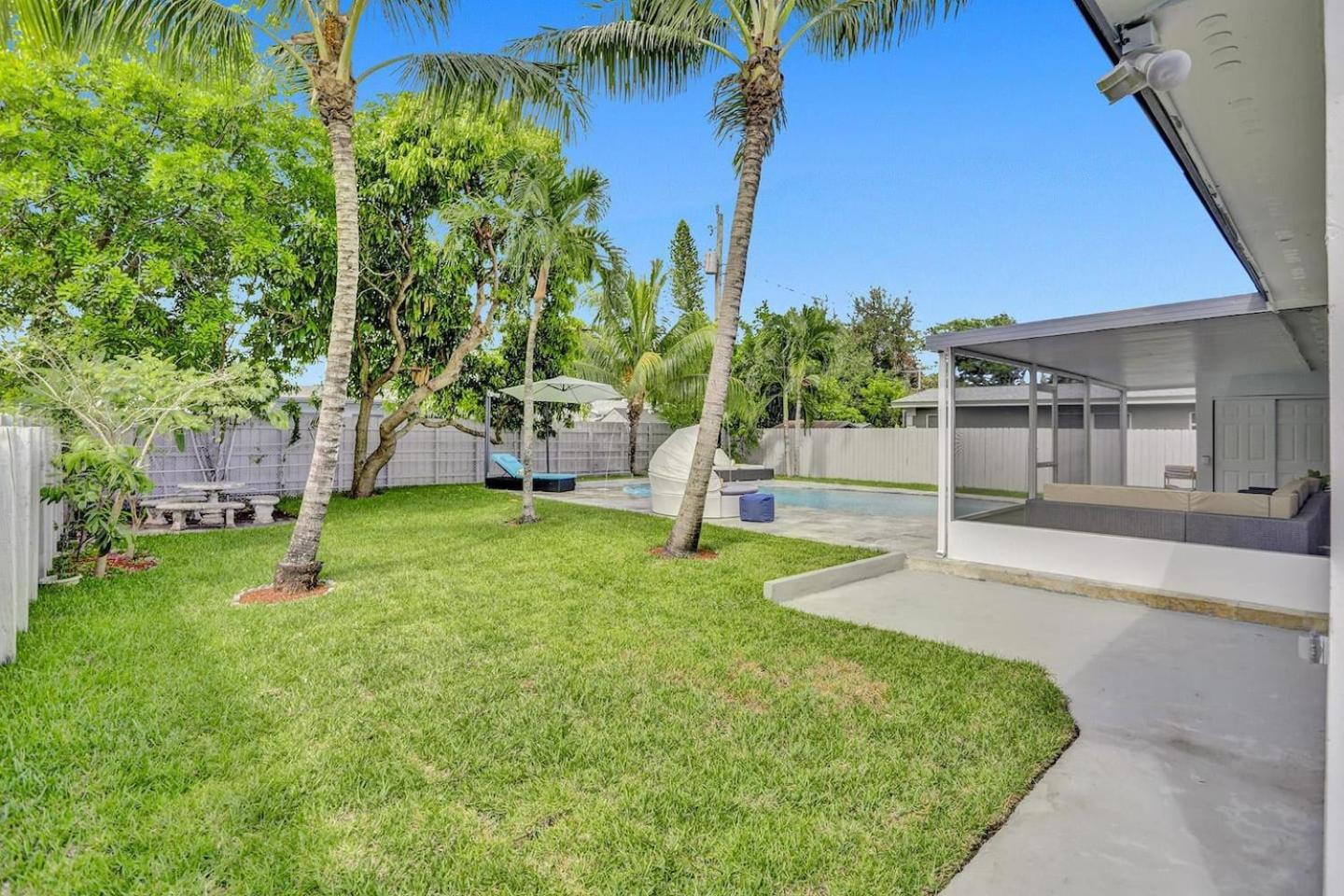 2, Yehudas Tropical Villa With Heated Infinity Pool, Broward