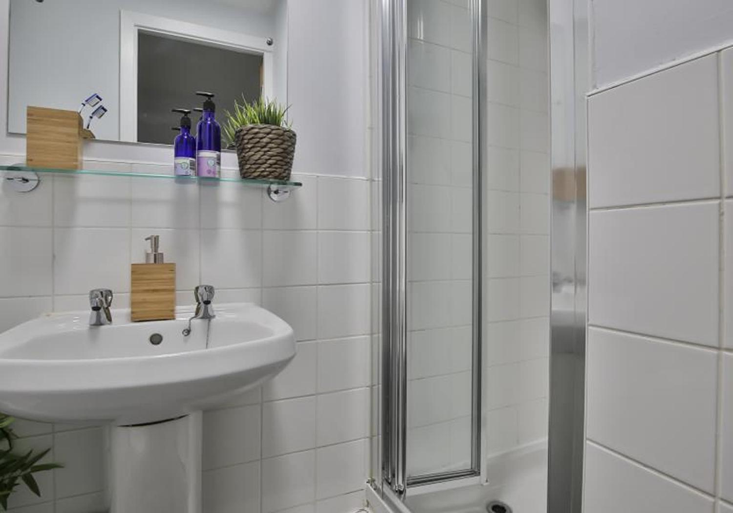 Bathroom, Great Value & Stylish Ensuites at Brocco in Sheffield, Sheffield