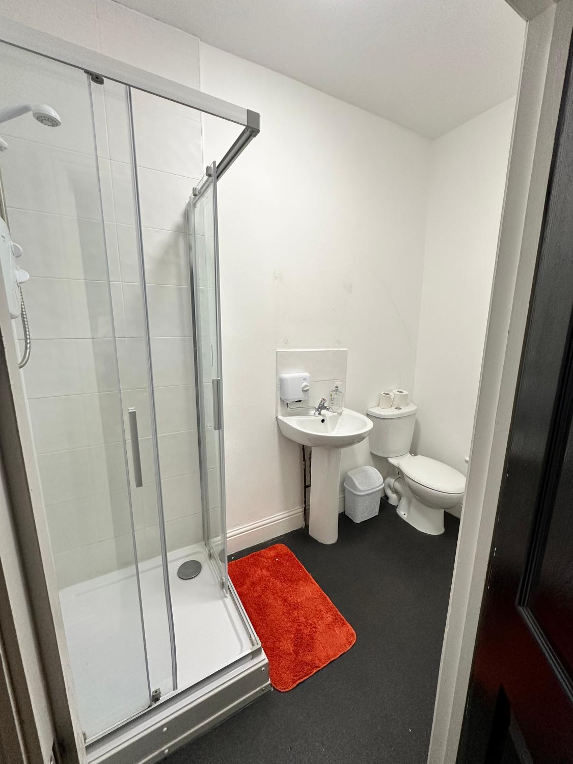 Bathroom 5, The Marlborough House, Sefton