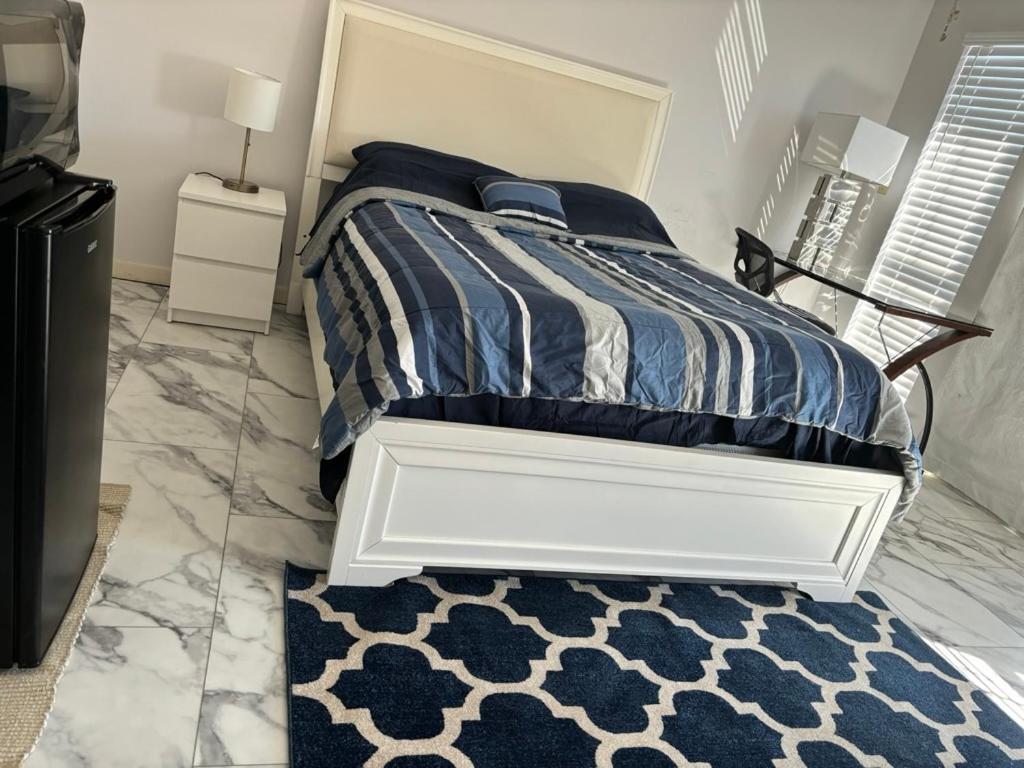 4, Private Room/Bath Greenbelt View, Mins to Zilker Park & Barton Springs, Travis