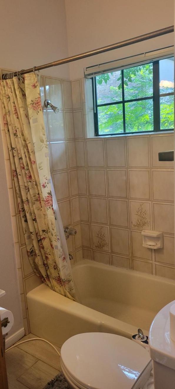 5, Private Room/Bath Greenbelt View, Mins to Zilker Park & Barton Springs, Travis