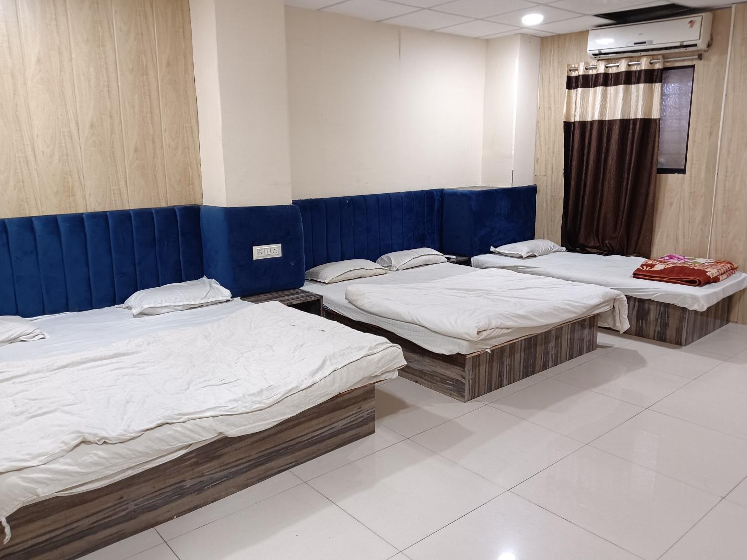 2, Hotel Standard, Ujjain