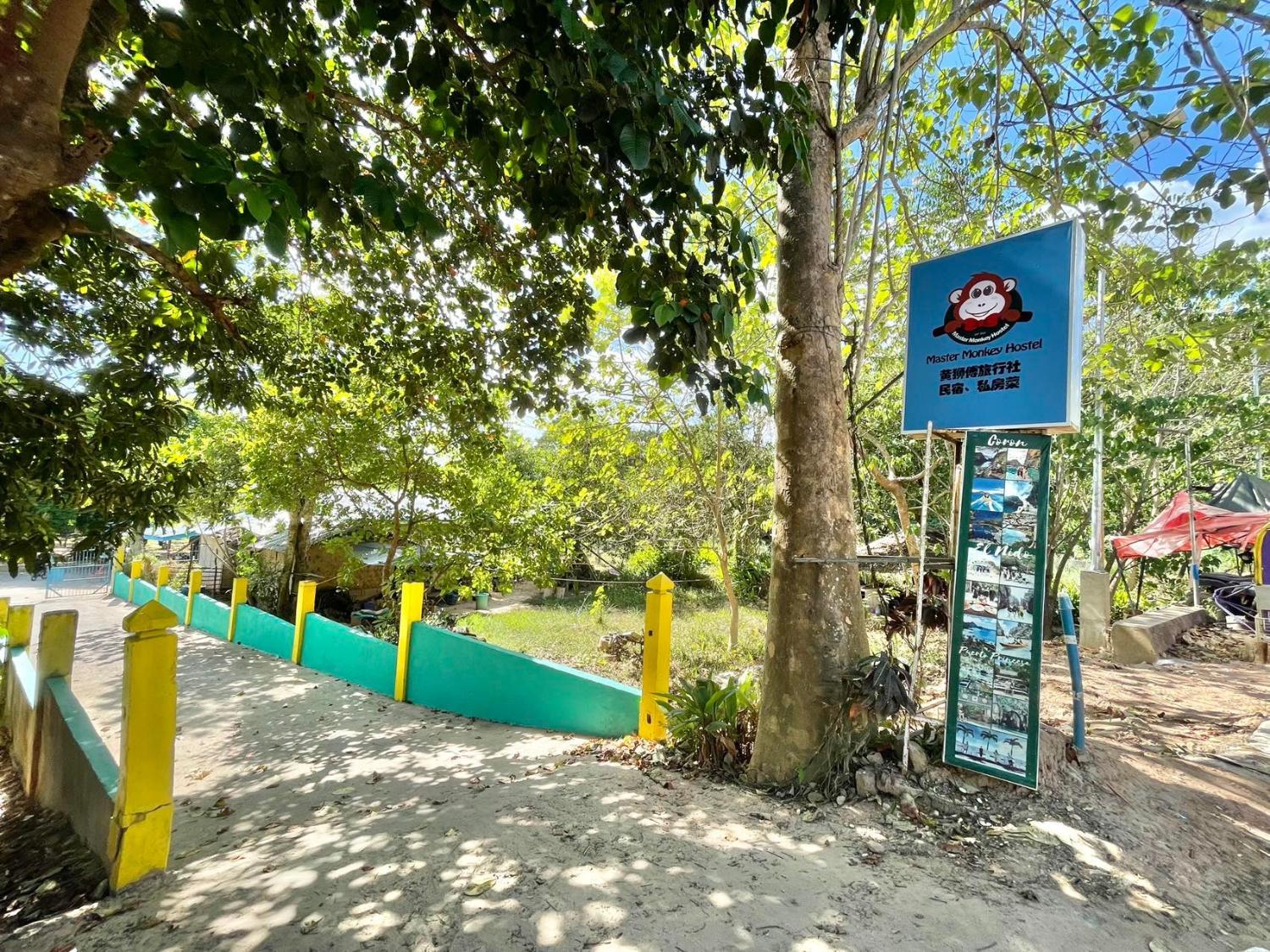 5, Master Monkey Hostel, Coron