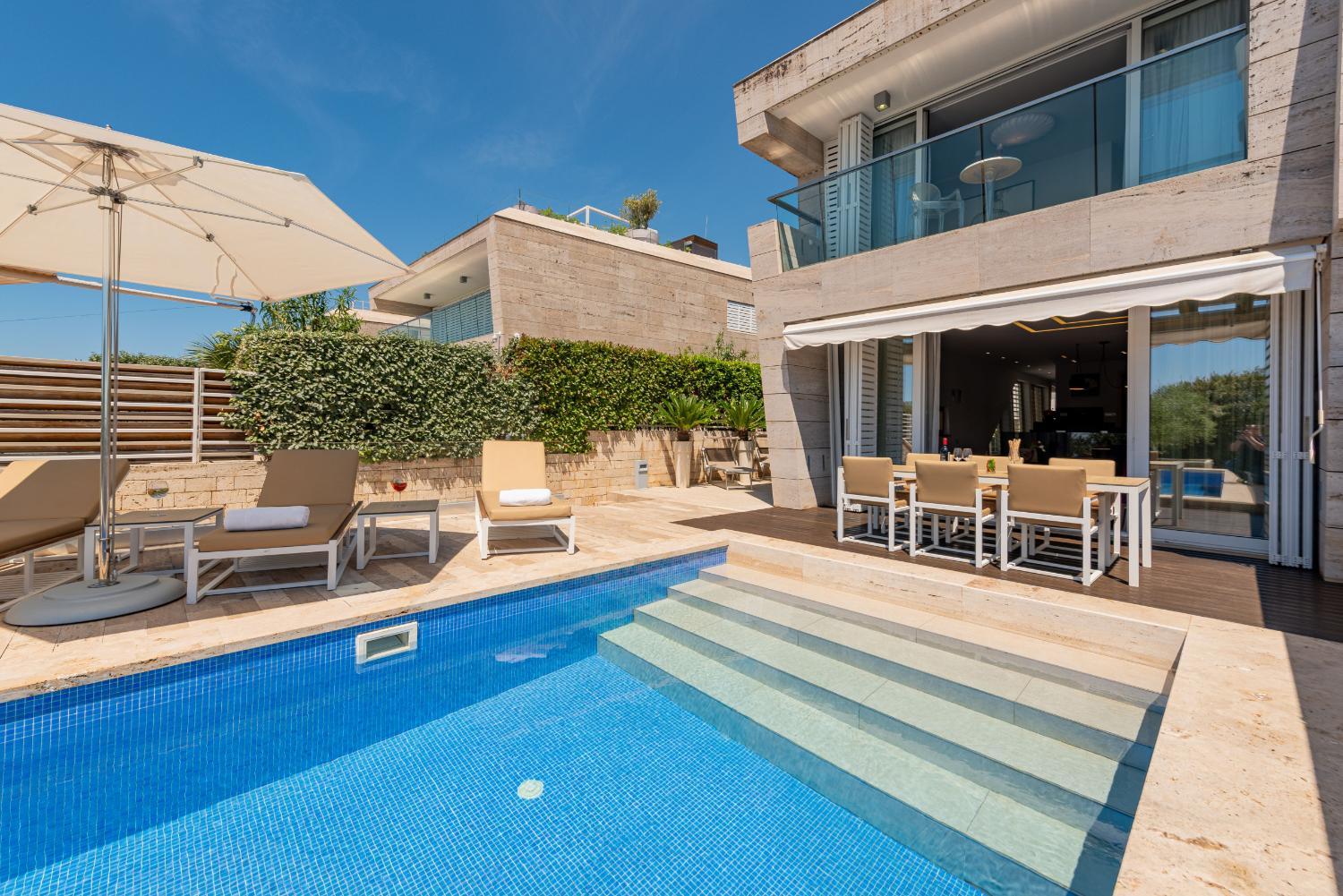 Swimming pool