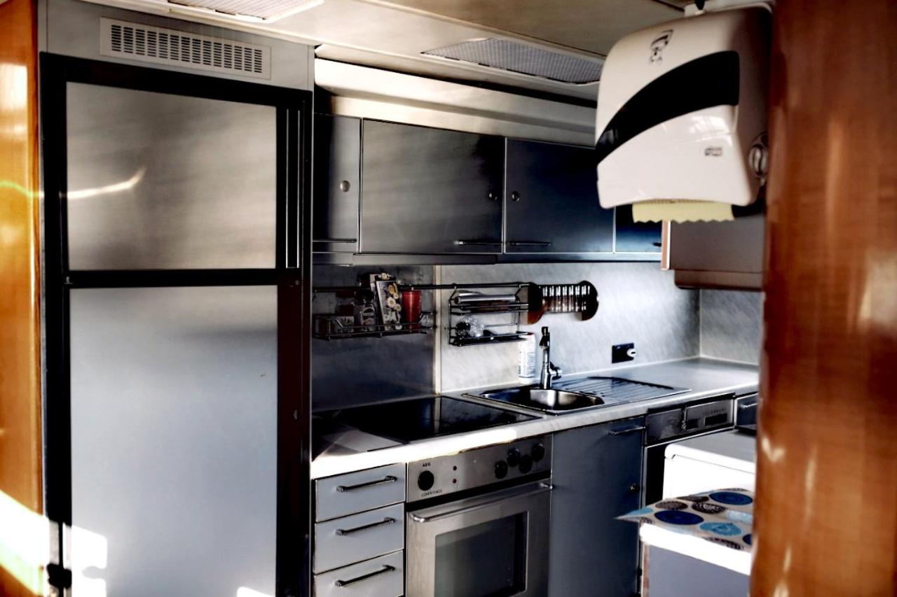 Kitchen, Villa - Yacht