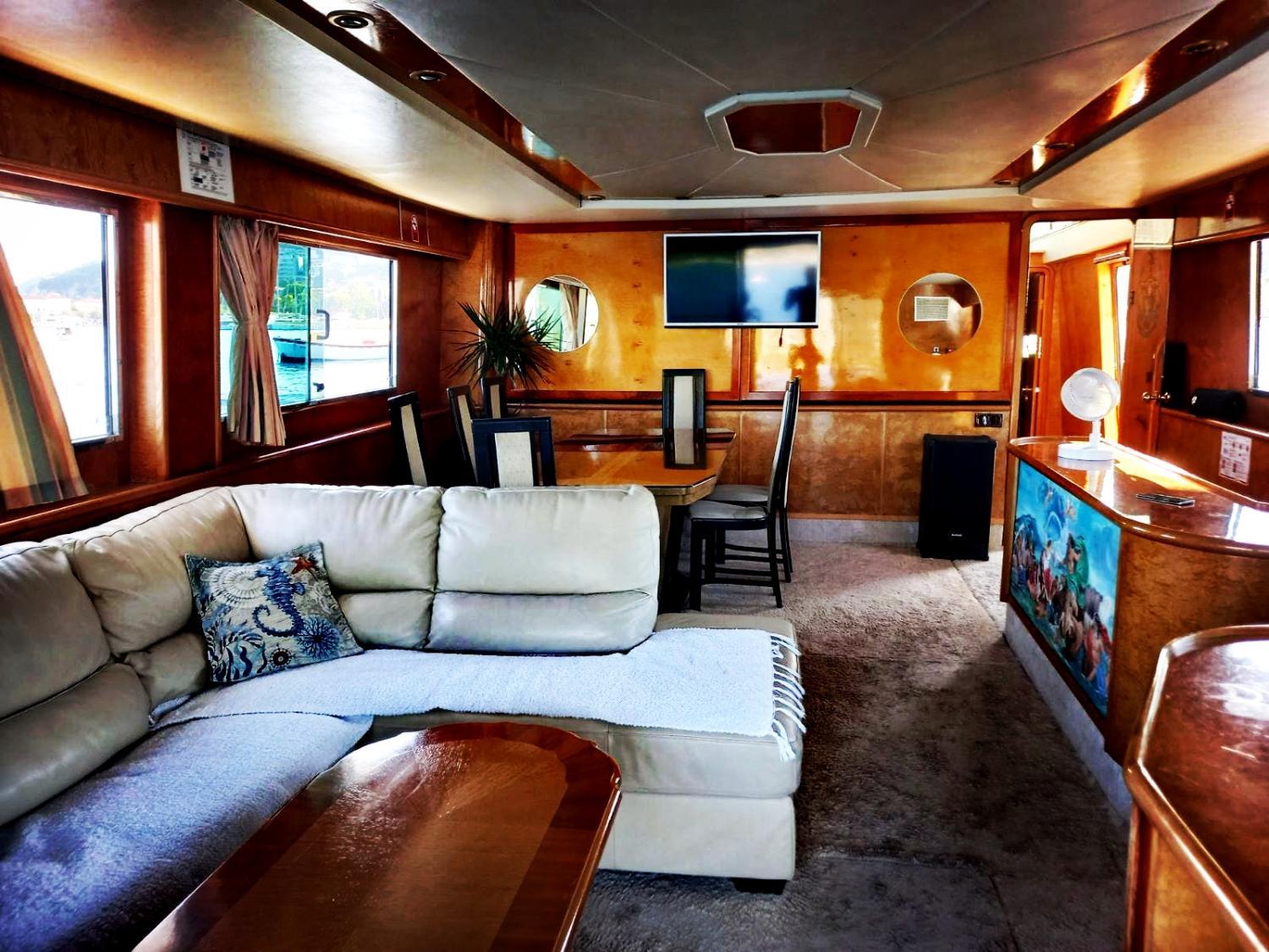 Shared lounge/TV area, Villa - Yacht