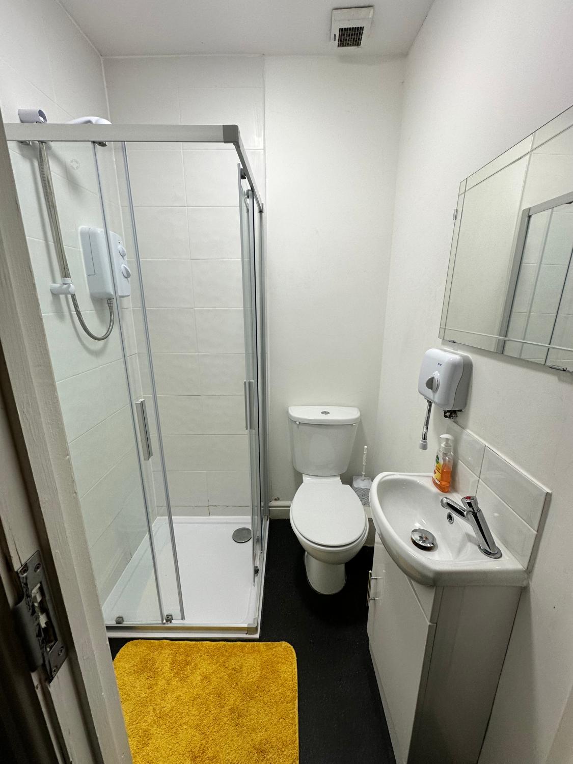 Bathroom 3, The Marlborough House, Sefton