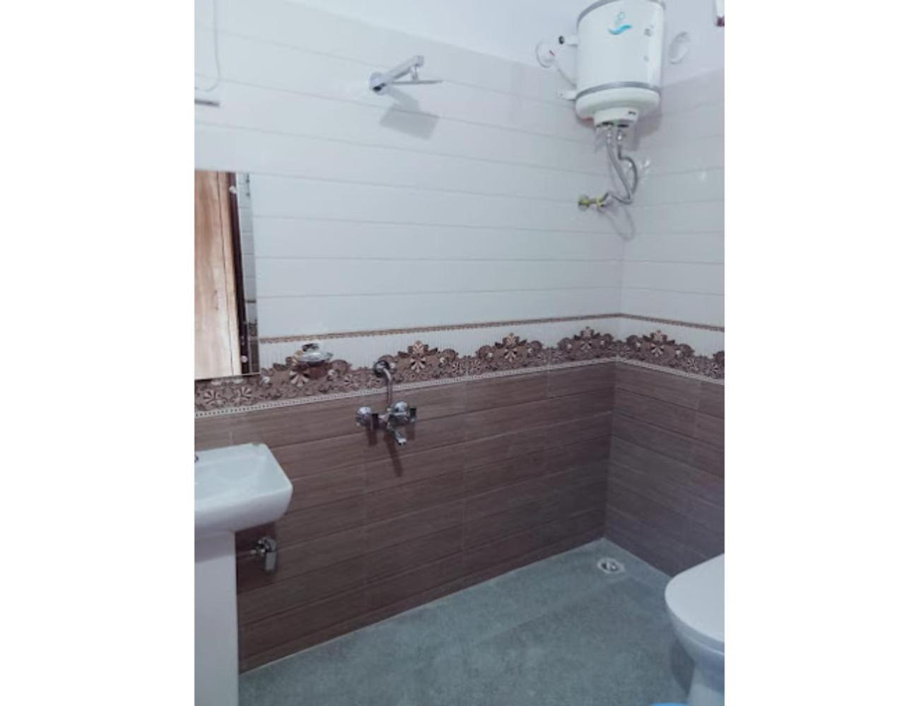Bathroom 2, Hotel Windsun, Lansdowne, Garhwal