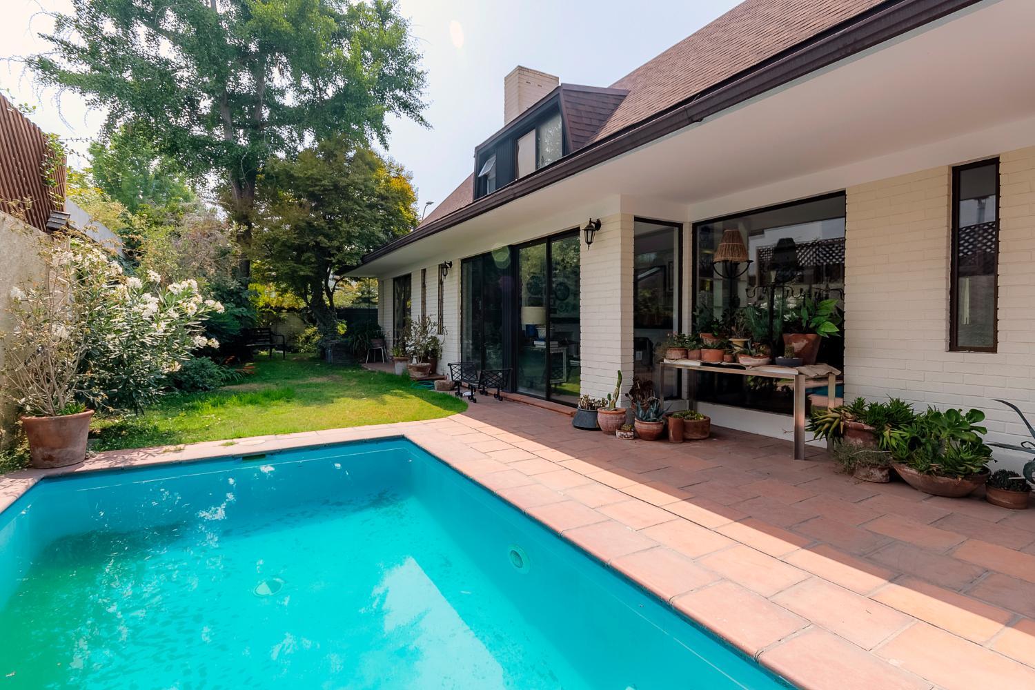 Garden, Calm residential area stand alone house, Santiago