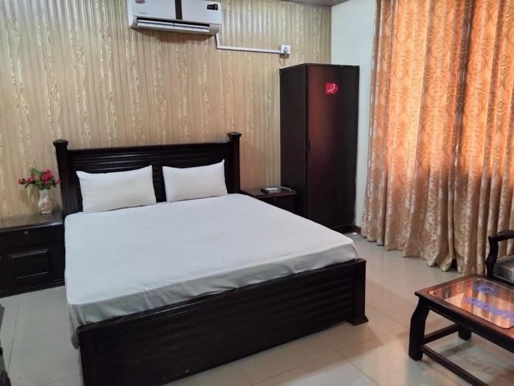 2, Castle inn guest house, Karachi