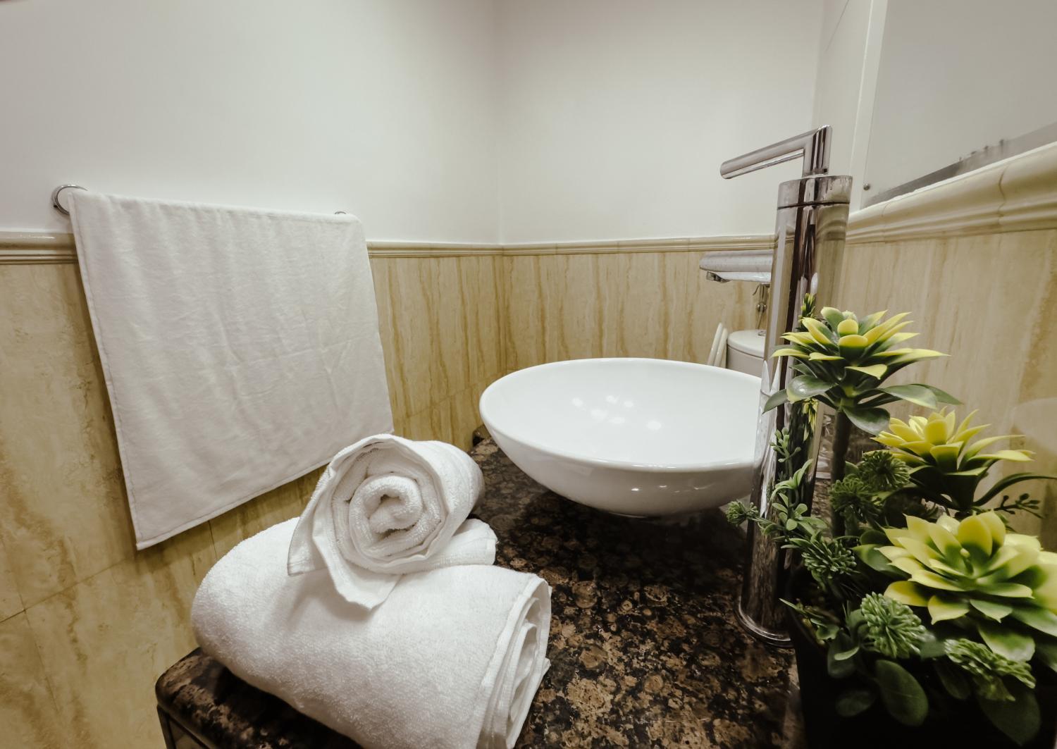 Bathroom 3, Full Moon Hostel, Jumeira