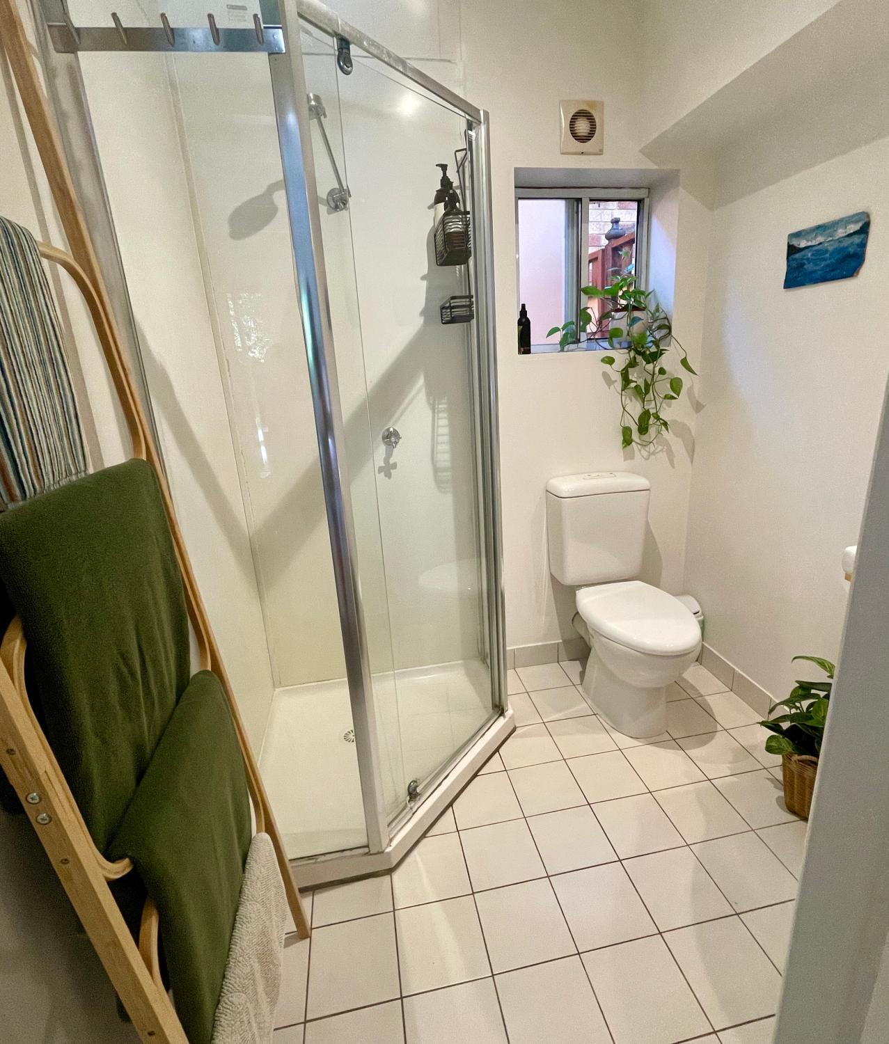 Bathroom 5, Lilli Pilli Guesthouse, Byron