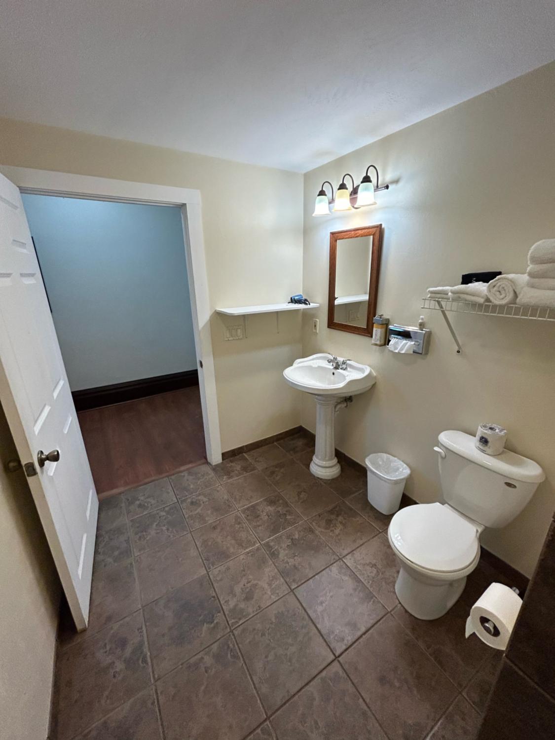 3, Harbor Light Inn, Door