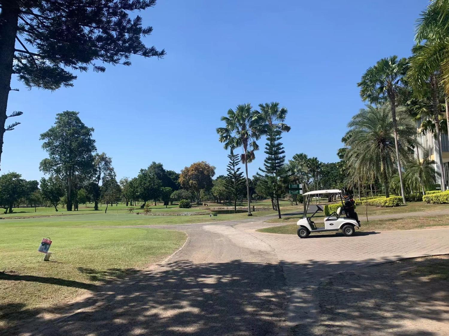 Golf course [on-site] 2, 芭提雅高尔夫豪华一居室私人享受泳池别墅, Pattaya