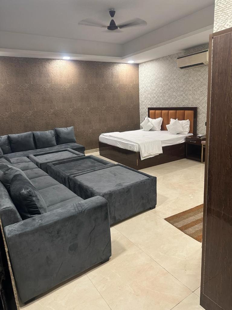 5, CEREMONY HOTEL AND BANQUETS, Faridabad