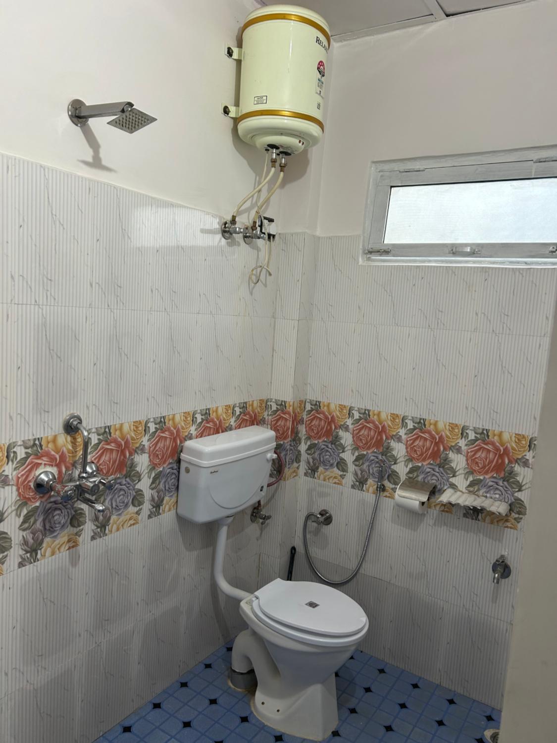 Bathroom 4, Konoha Cafe and Retreat, Mandi