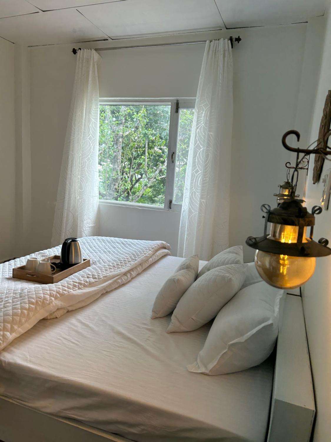 Bed, Konoha Cafe and Retreat, Mandi